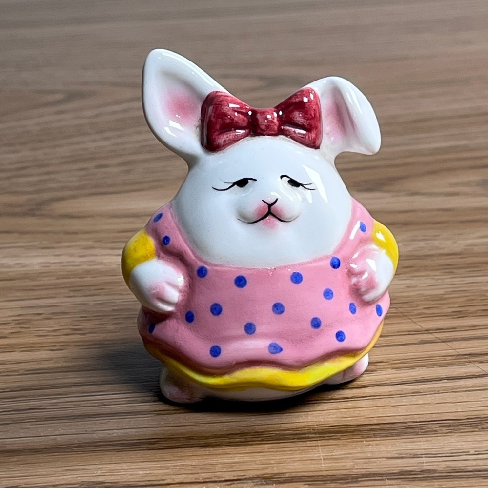 VTG Chubby Bunny Salt Shaker Ceramic Pink Polka Dot Easter Cottage Decor